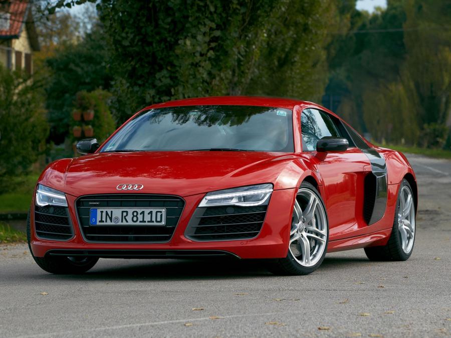  Audi R8 V10 2012 года  (фото 9 из 16)